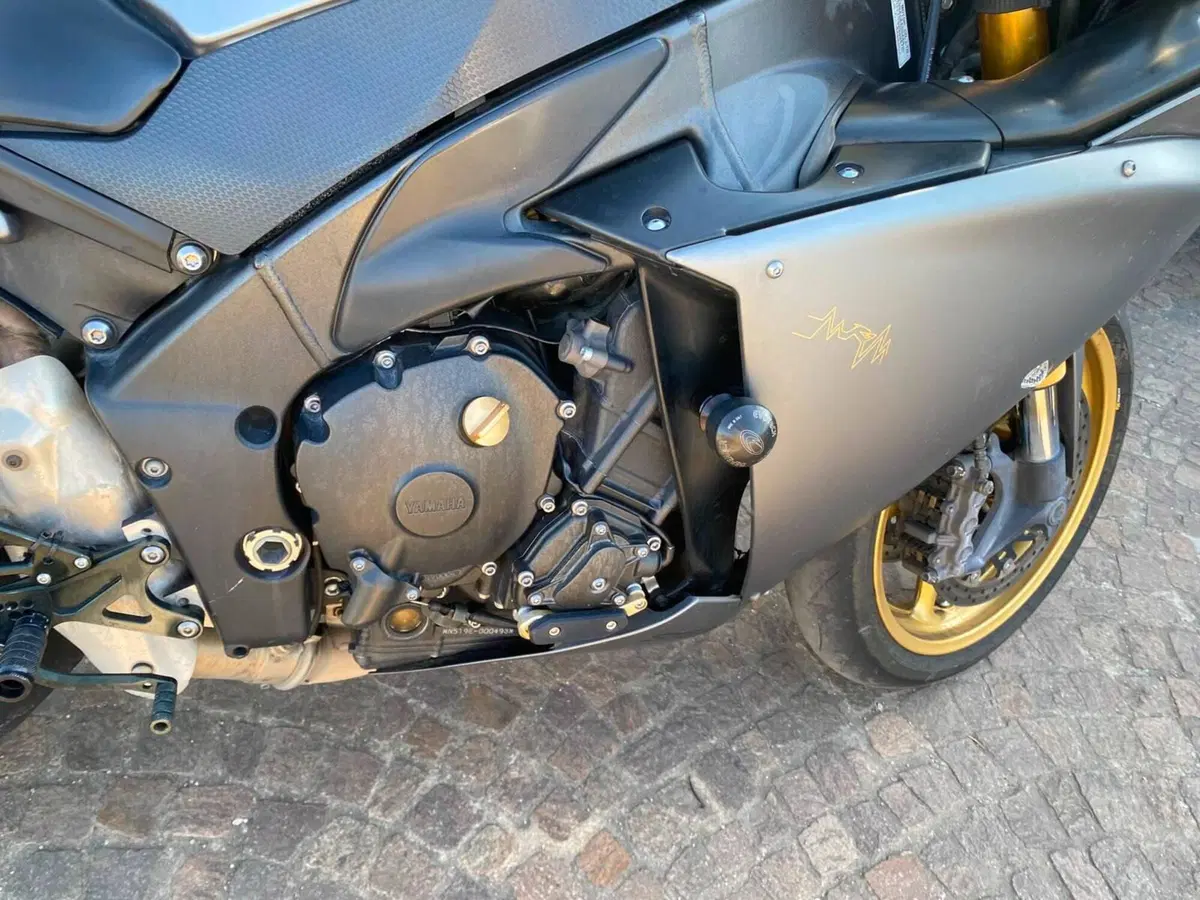 Yamaha YZF R1 (2009 - 11) (9)