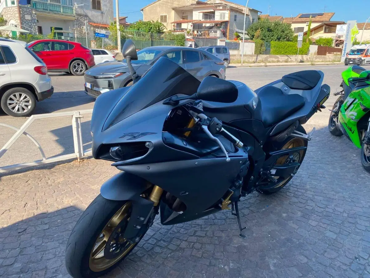 Yamaha YZF R1 (2009 - 11) (2)