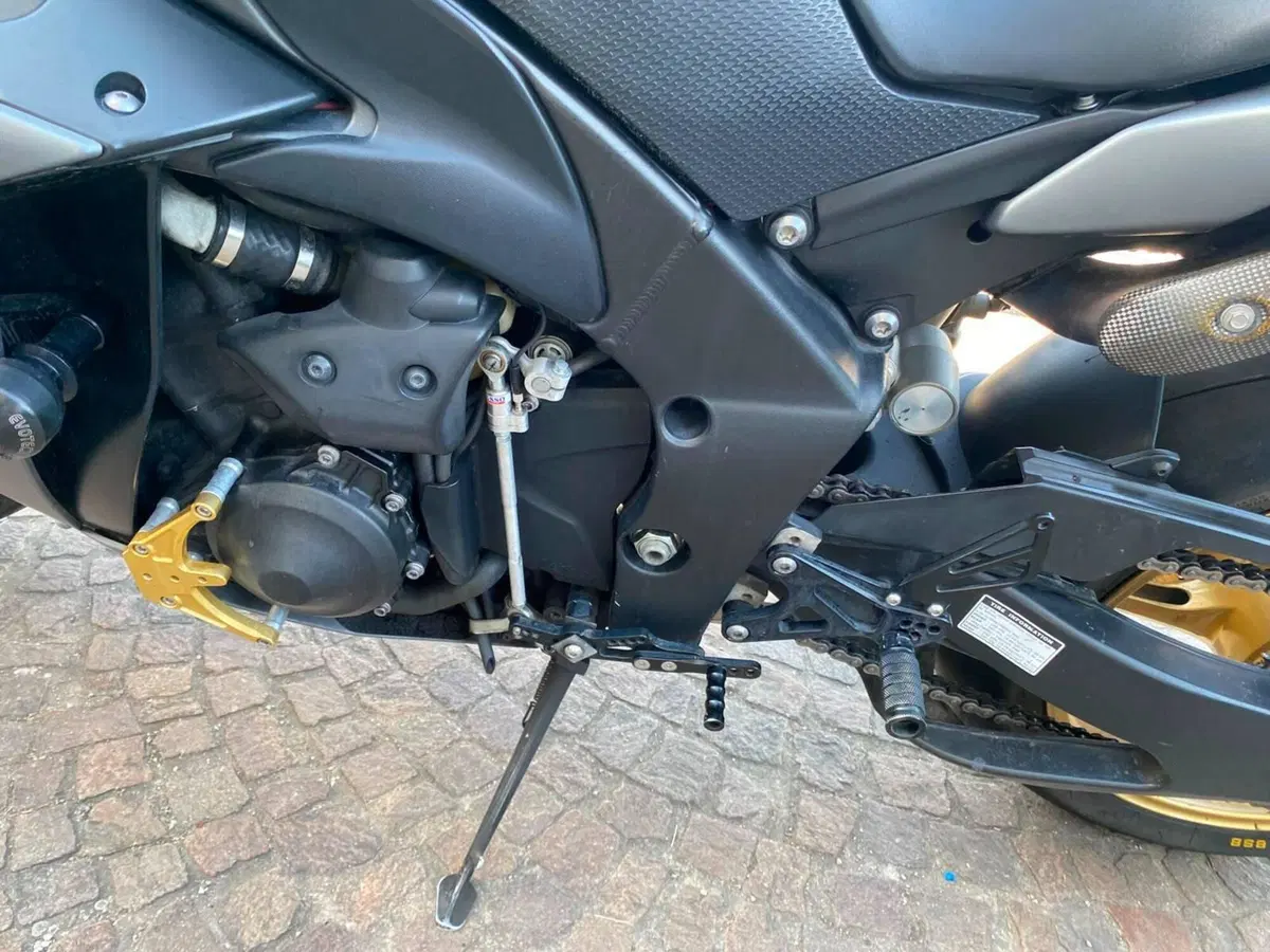 Yamaha YZF R1 (2009 - 11) (10)