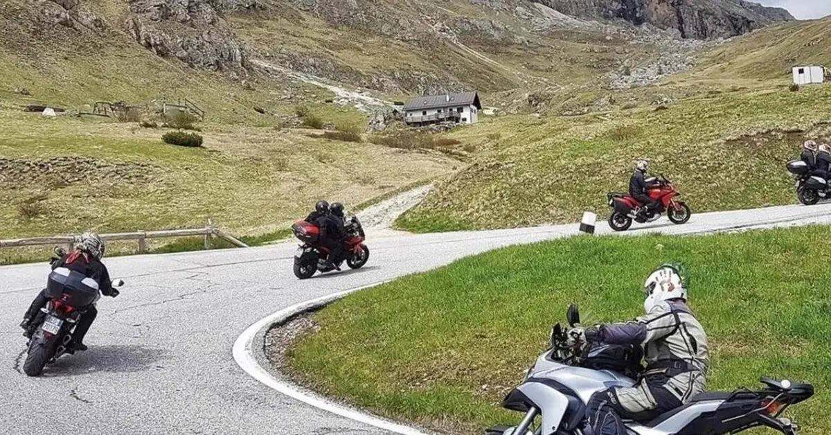 Strade alpine &ldquo;limitate&rdquo; per i Motociclisti. Certe cose mi fanno ribollire il sangue. Ho bisogno di un Presidente di buon senso che mi dia una calmata