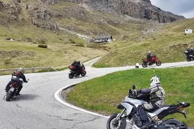 Strade alpine &ldquo;limitate&rdquo; per i Motociclisti. Certe cose mi fanno ribollire il sangue. Ho bisogno di un Presidente di buon senso che mi dia una calmata