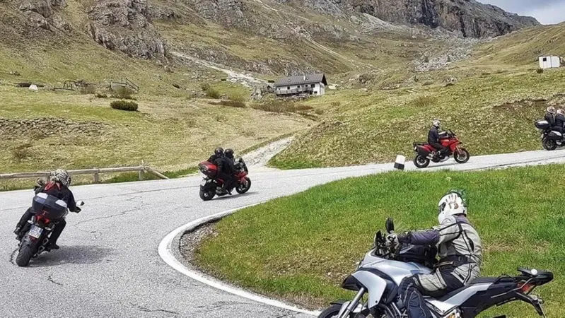 Strade alpine &ldquo;limitate&rdquo; per i Motociclisti. Certe cose mi fanno ribollire il sangue. Ho bisogno di un Presidente di buon senso che mi dia una calmata