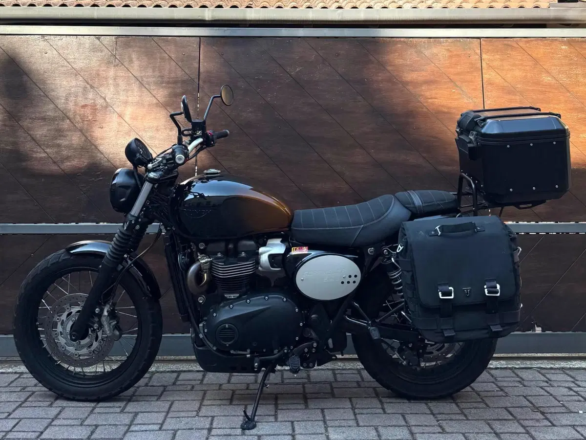 Triumph Scrambler 900 Stealth Edition (2024)