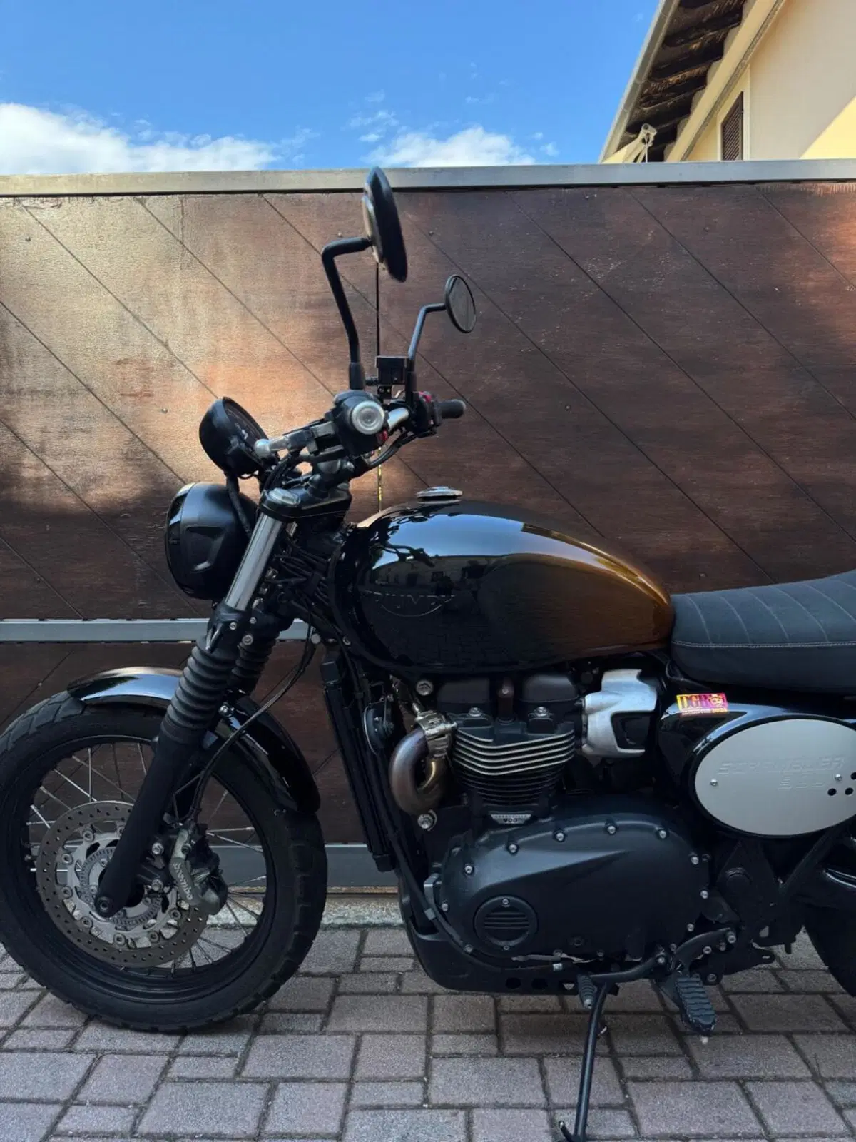 Triumph Scrambler 900 Stealth Edition (2024) (2)