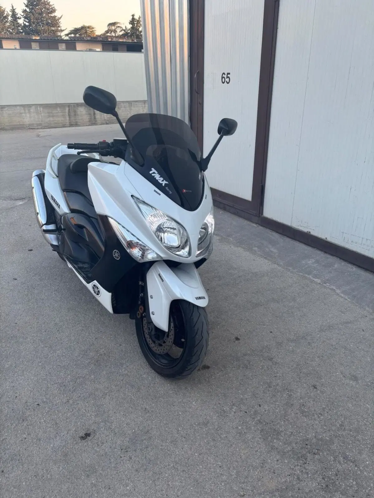 Yamaha T-Max 500 White Max (2010 - 11) (2)