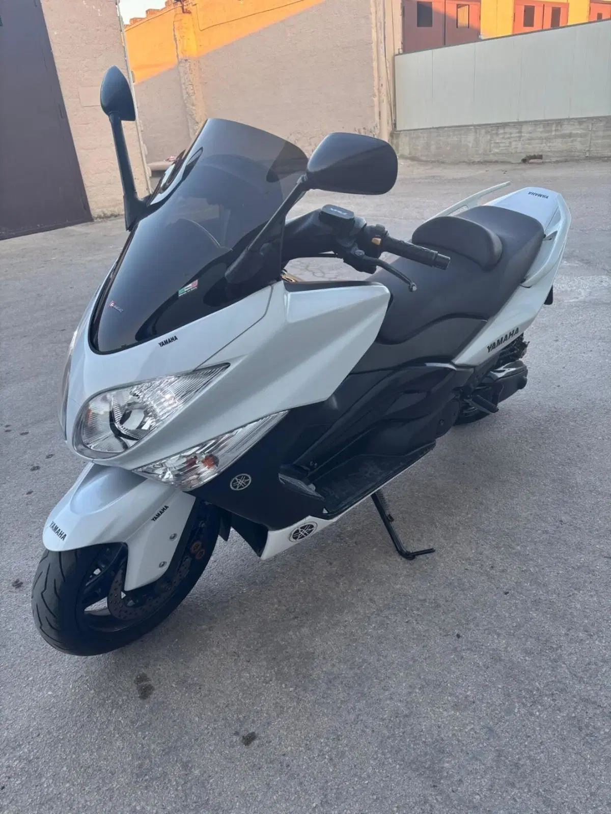 Yamaha T-Max 500 White Max (2010 - 11) (3)