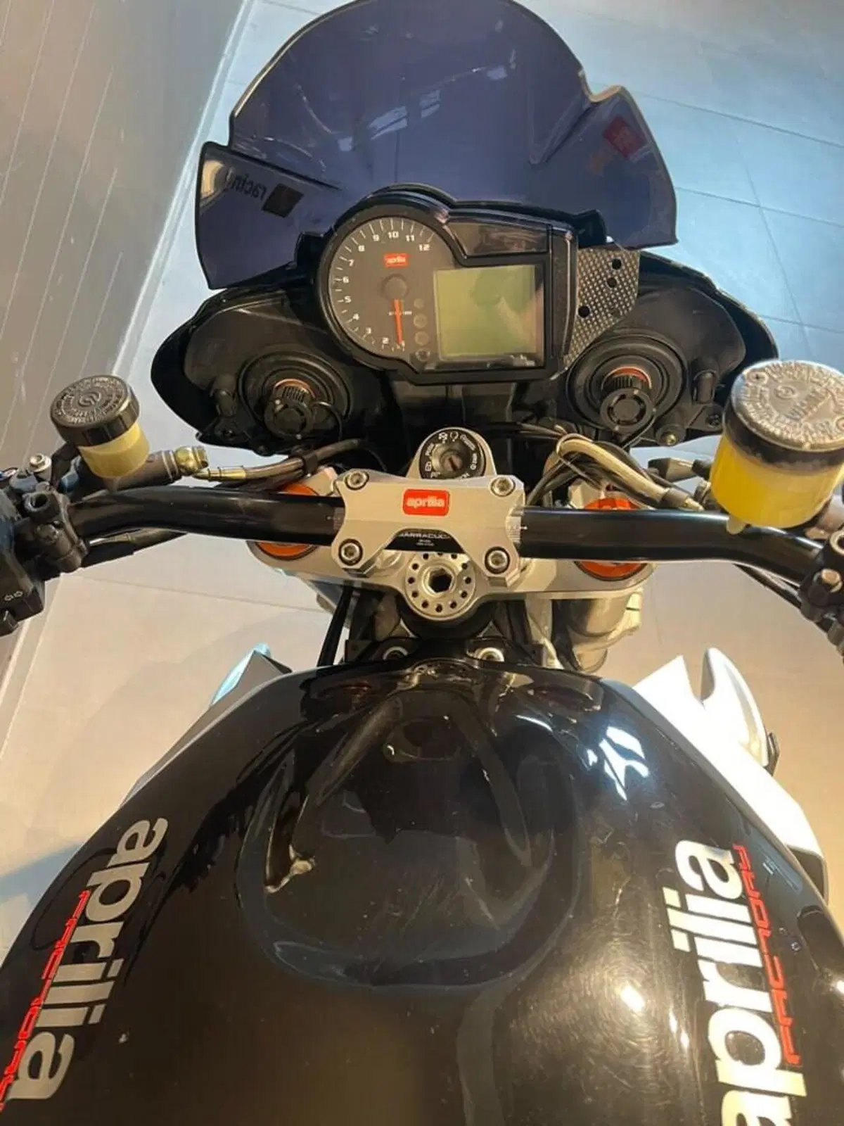 Aprilia Tuono 1000 R (2006 - 10) (5)