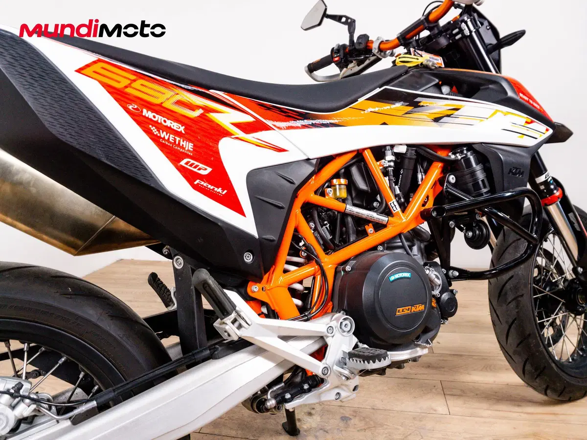 KTM 690 SMC R (2026) (4)