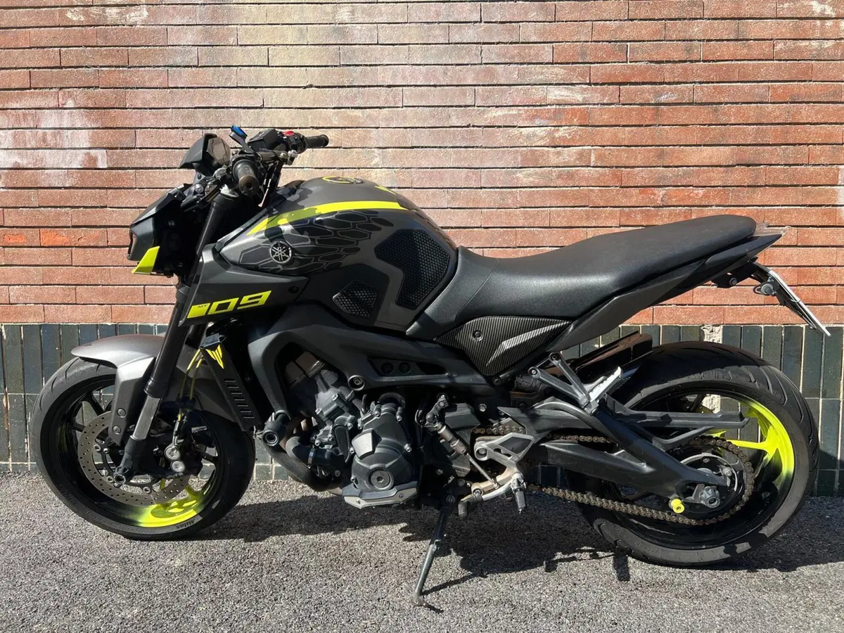 Yamaha MT-09 (2017 - 20) (2)