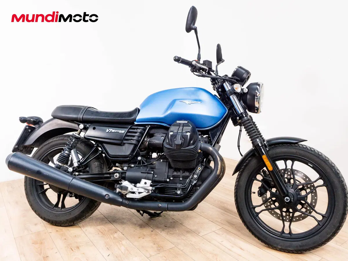 Moto Guzzi V7 Stone (2012 - 15) (2)