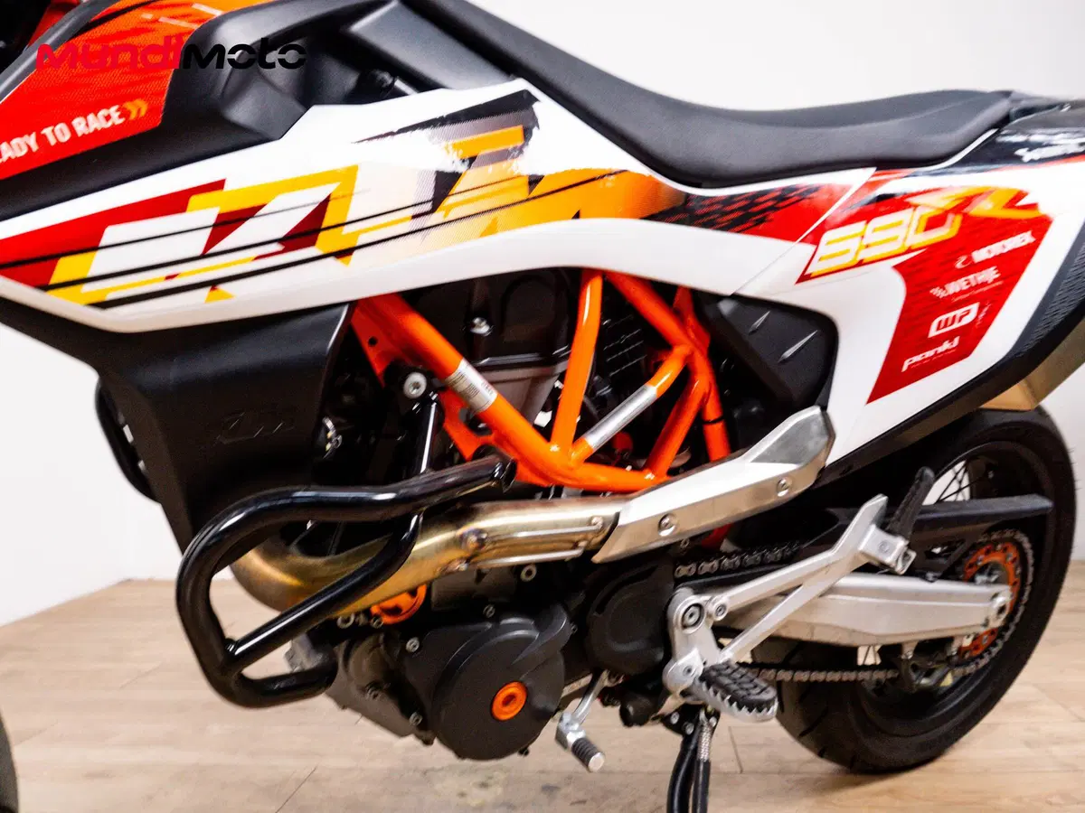 KTM 690 SMC R (2026) (9)