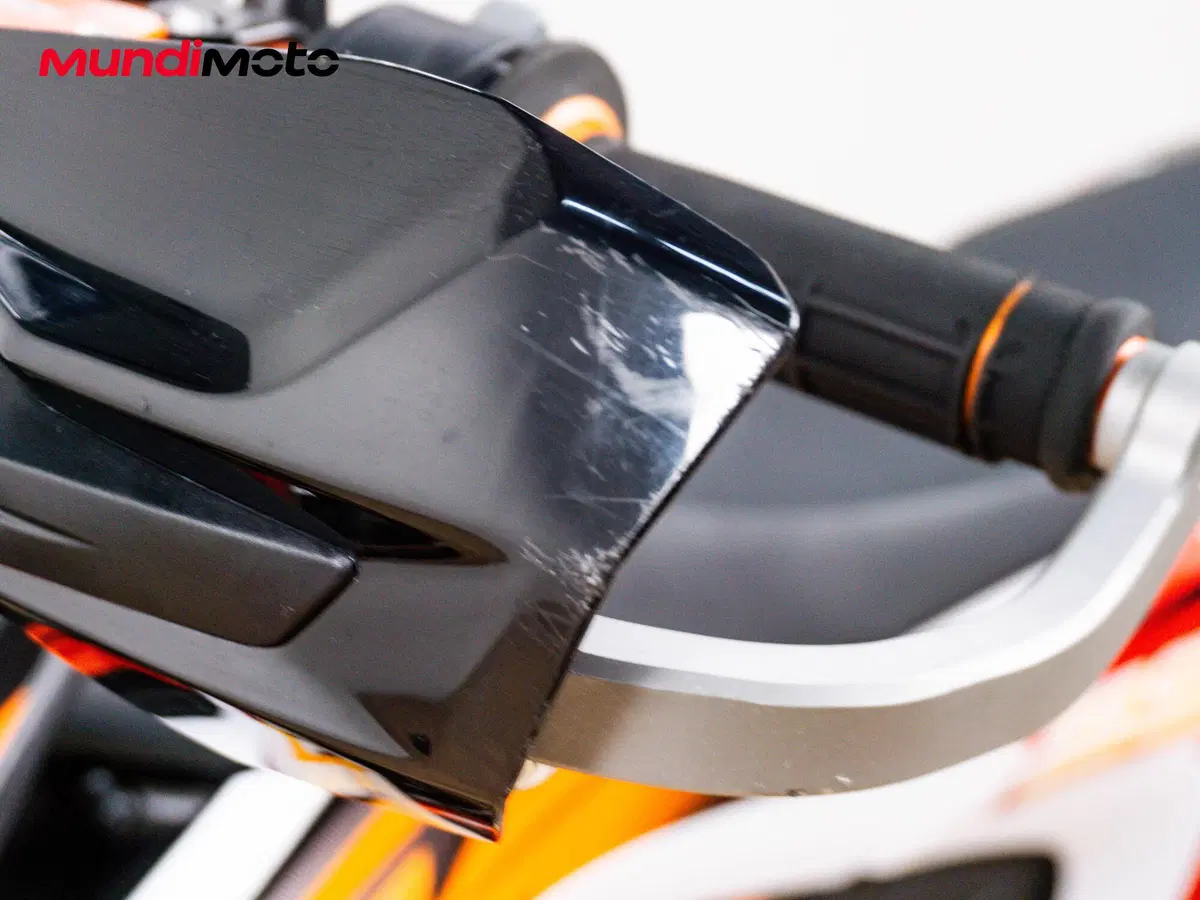 KTM 690 SMC R (2026) (15)