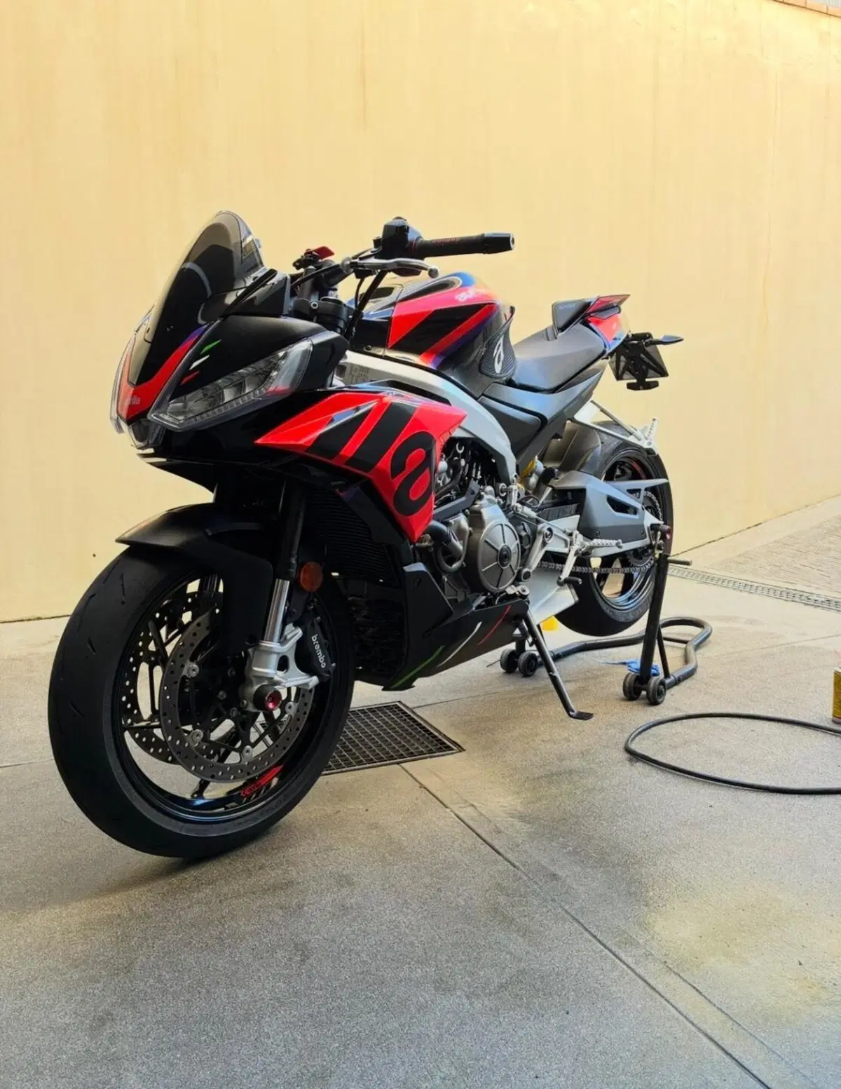 Aprilia Tuono 660 Factory (2022 - 24) (2)