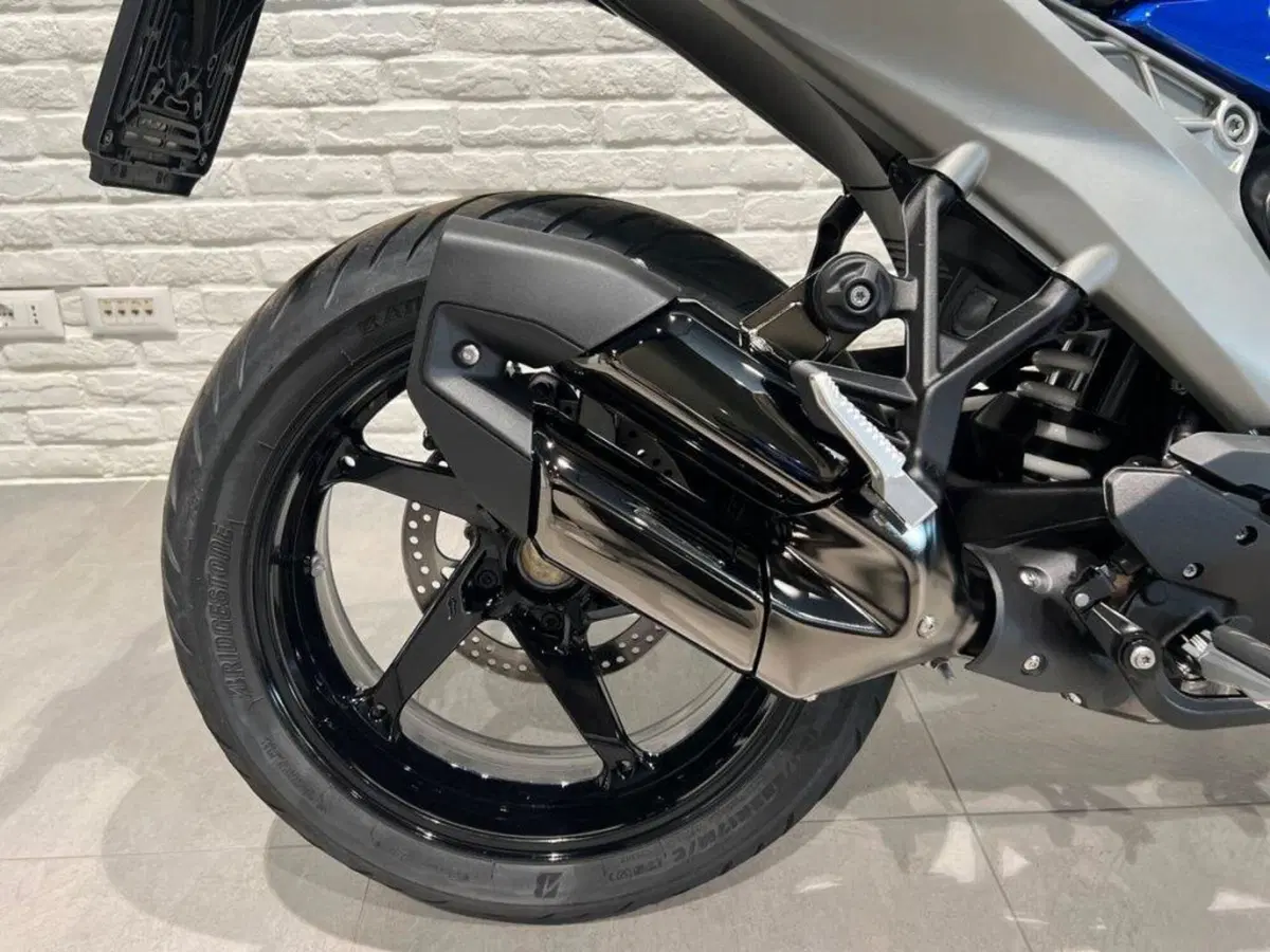 Bmw R 1300 R (2026 - 27) (9)