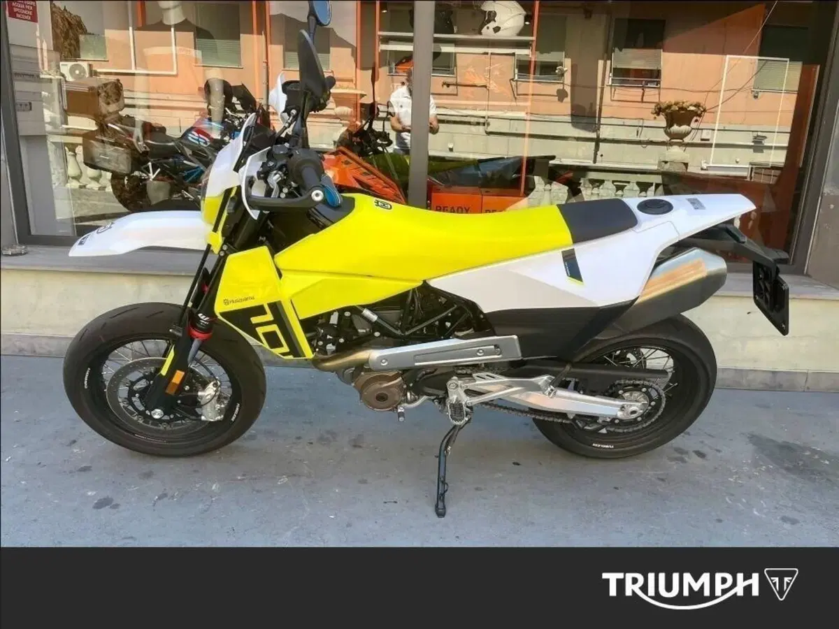 Husqvarna 701 Supermoto (2026) (3)