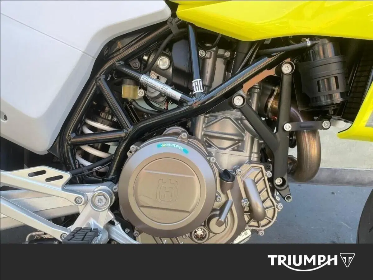 Husqvarna 701 Supermoto (2026) (9)