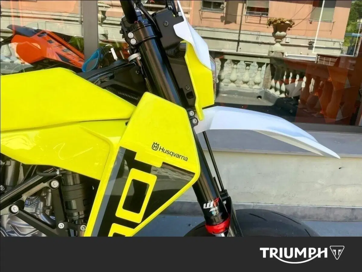 Husqvarna 701 Supermoto (2026) (7)
