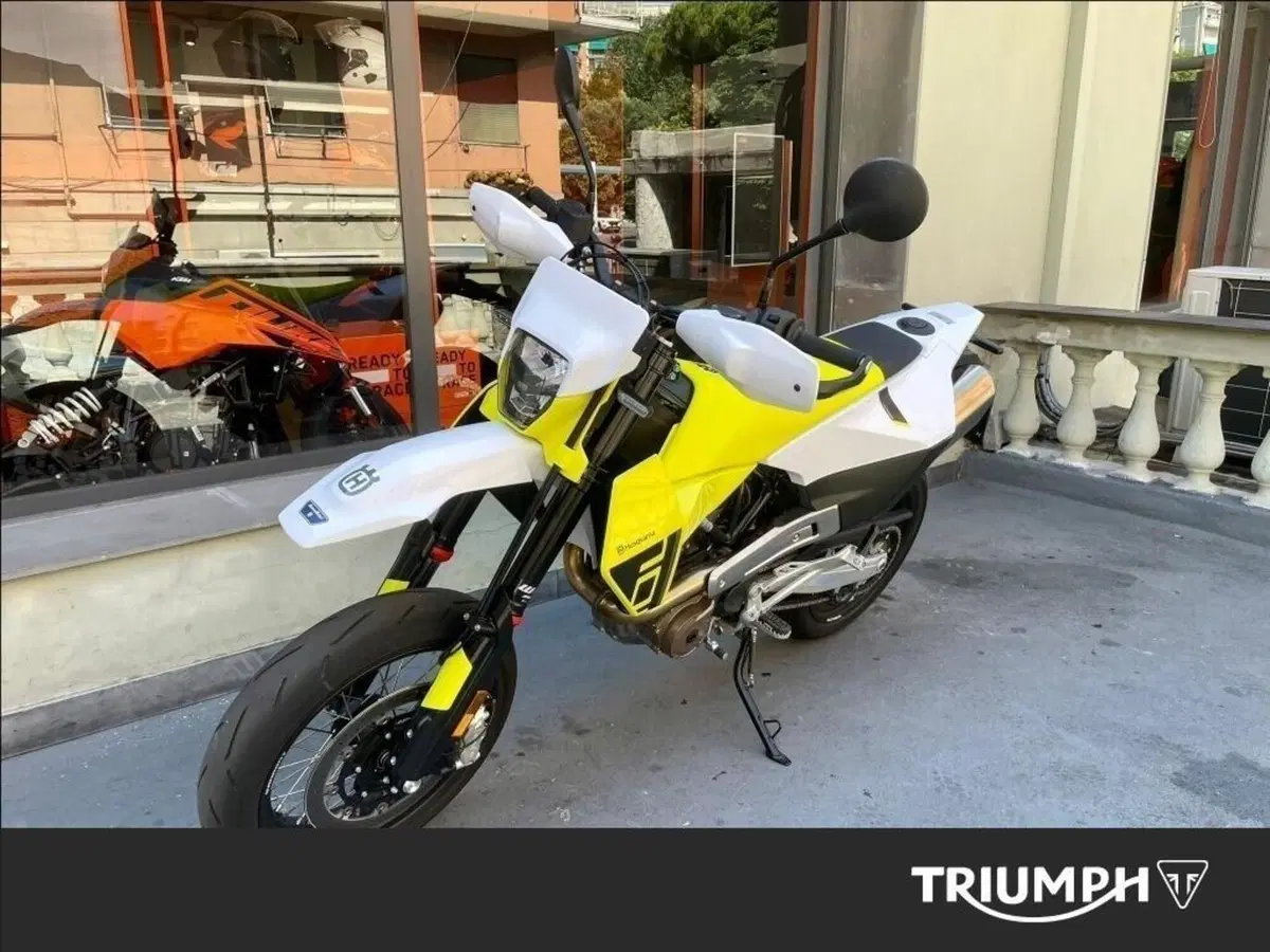 Husqvarna 701 Supermoto (2026) (4)