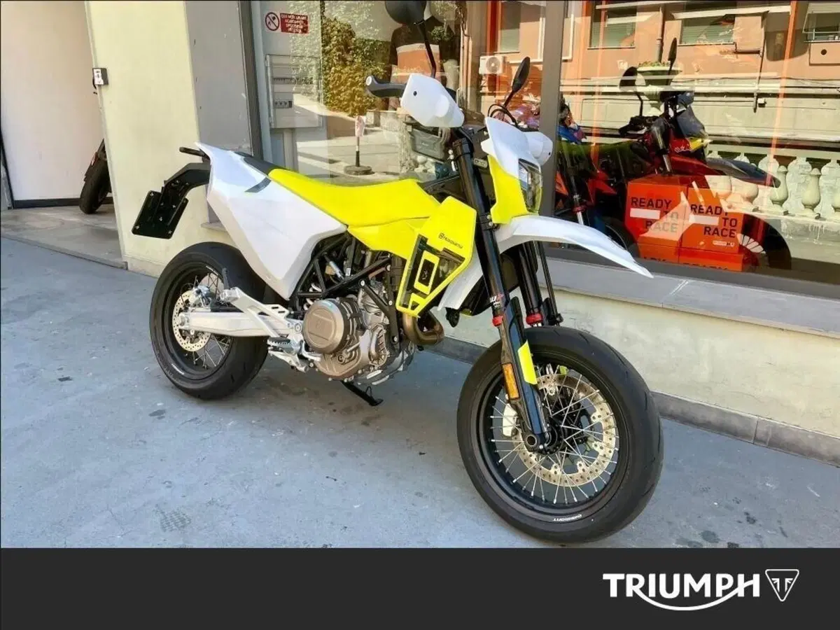 Husqvarna 701 Supermoto (2026) (2)