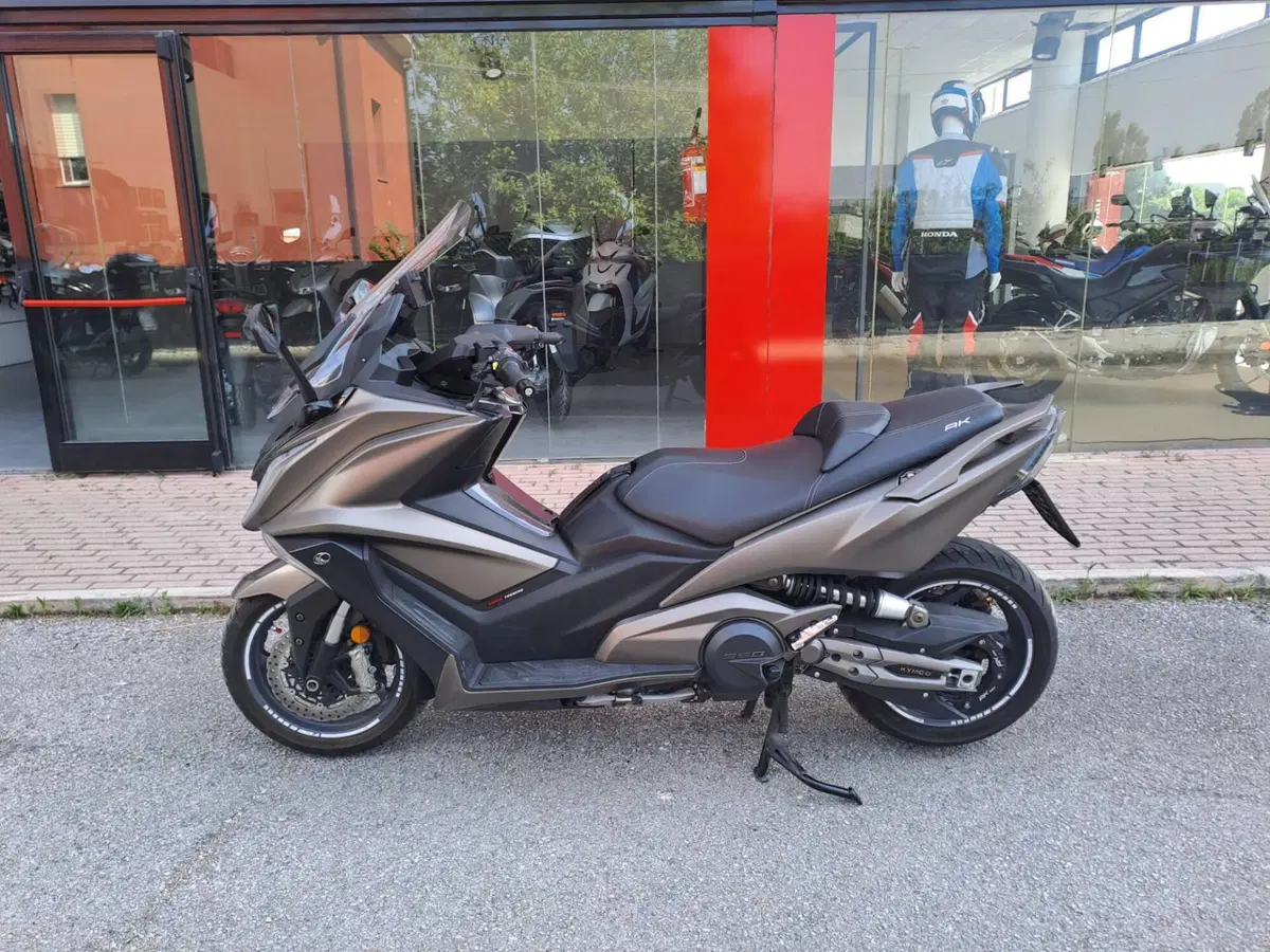 Kymco AK 550 ETS (2021 - 26) (2)