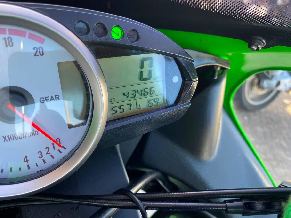 Kawasaki Ninja 600 ZX-6R (2007 - 08) (3)