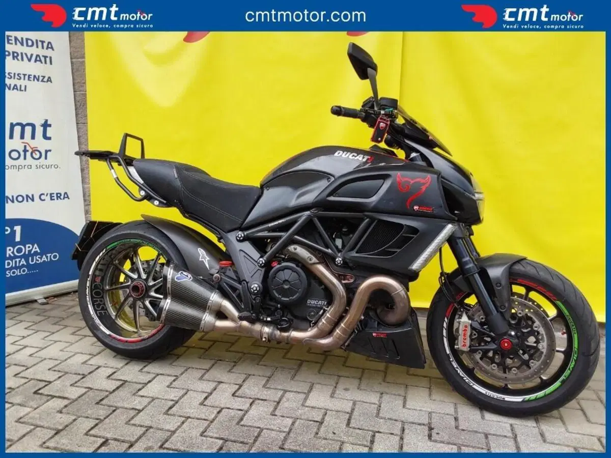 Ducati Diavel 1200 Carbon (2010 - 13) (2)