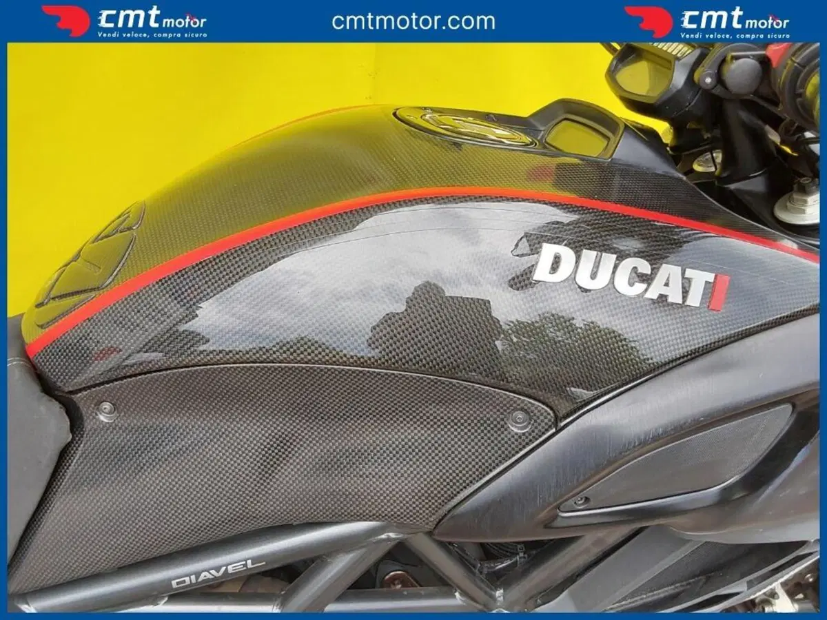 Ducati Diavel 1200 Carbon (2010 - 13) (9)