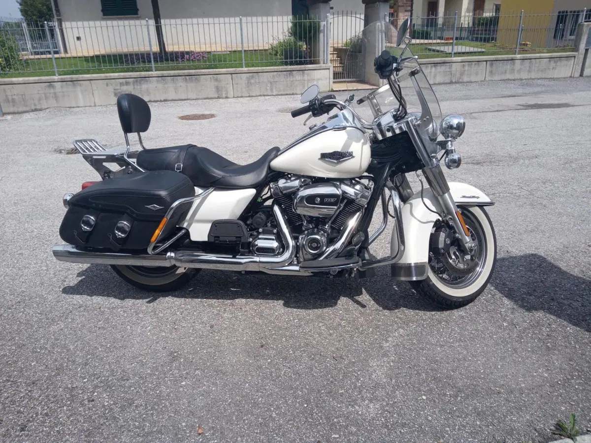 Harley-Davidson 107 Road King Classic (2017 - 18) - FLHRC (3)