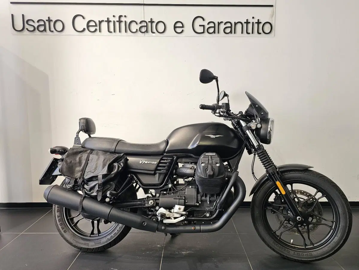 Moto Guzzi V7 III Stone (2017 - 20) (2)