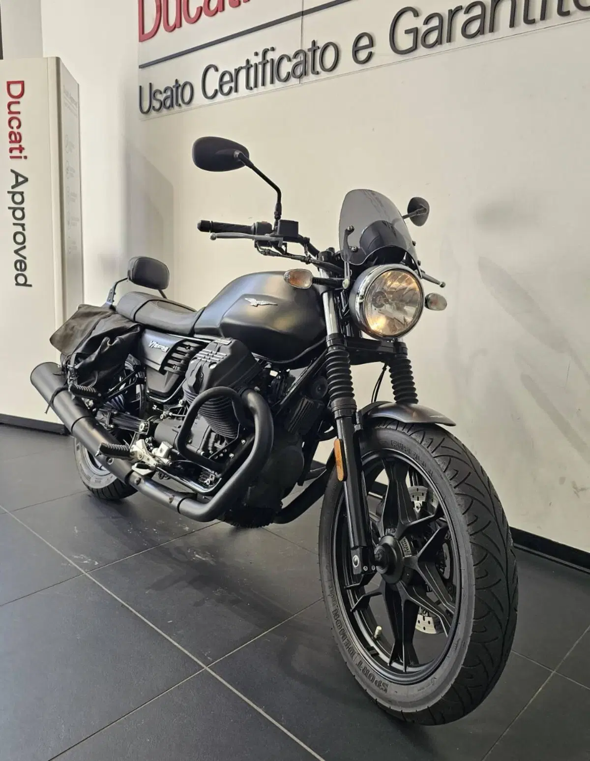 Moto Guzzi V7 III Stone (2017 - 20) (3)