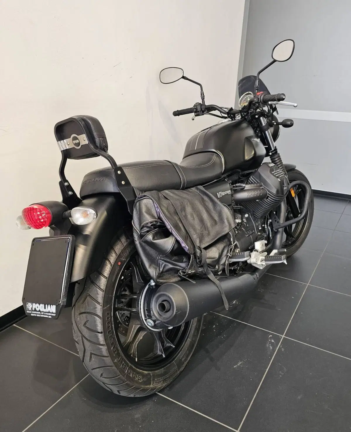 Moto Guzzi V7 III Stone (2017 - 20) (4)