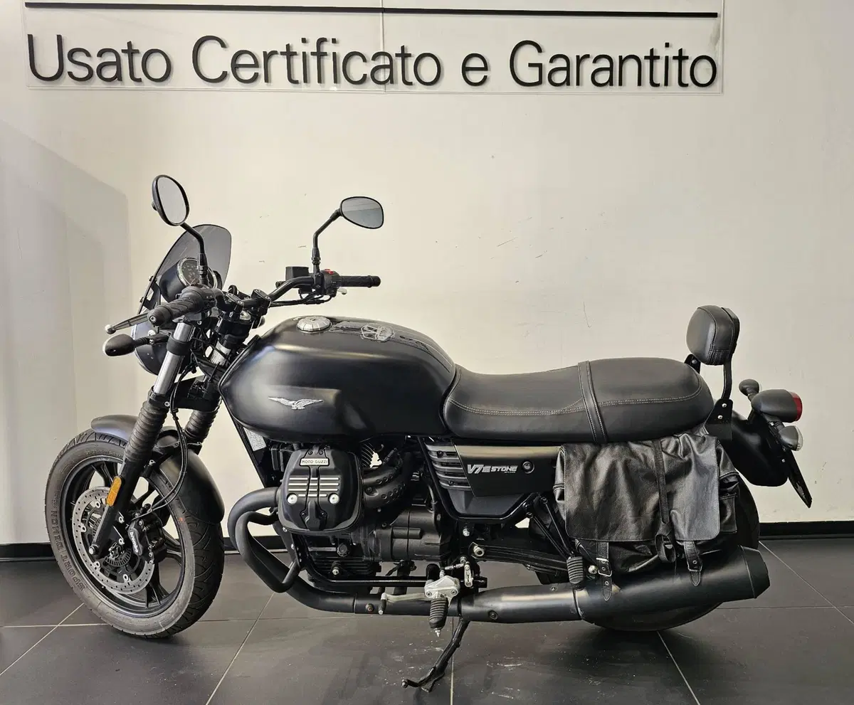 Moto Guzzi V7 III Stone (2017 - 20) (6)
