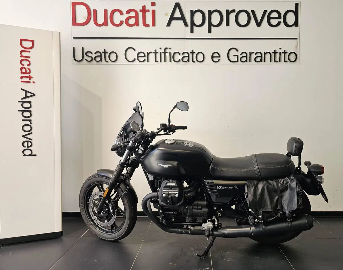 Moto Guzzi V7 III Stone (2017 - 20) (7)