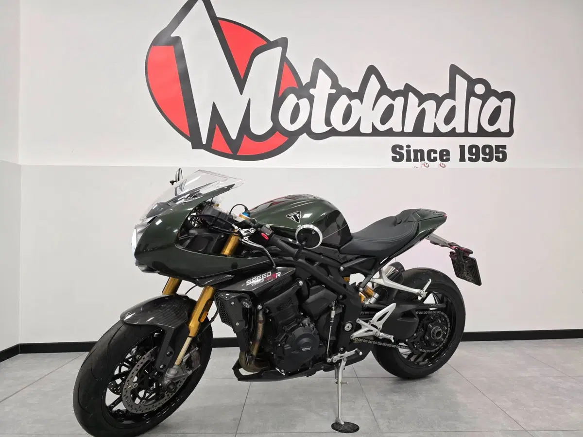 Triumph Speed Triple 1200 RR (2022 - 26) (2)