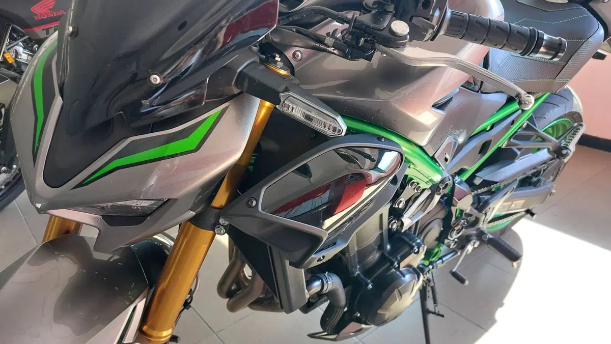 Kawasaki Z 900 SE (2025 - 26) (2)