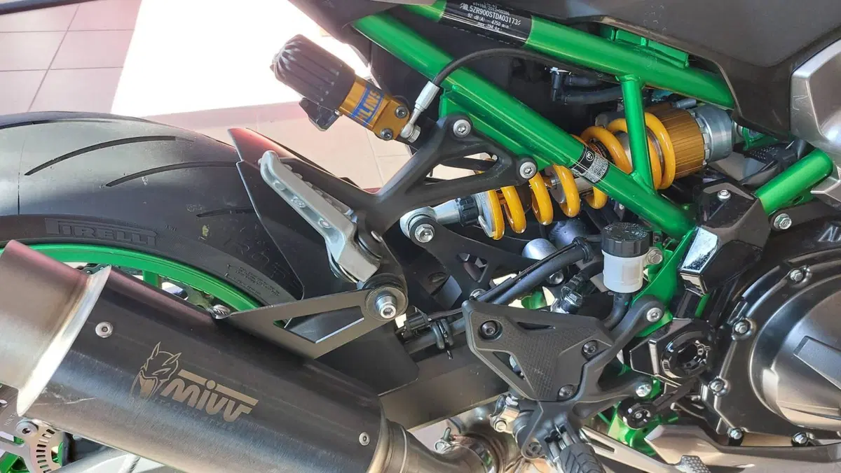 Kawasaki Z 900 SE (2025 - 26) (5)