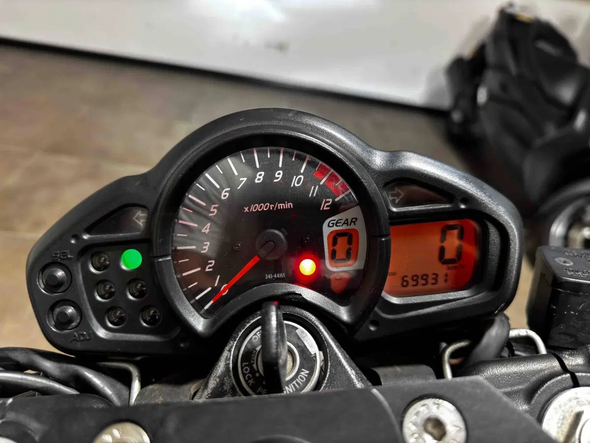 Suzuki Gladius 650 SFV (2009 - 15) (5)