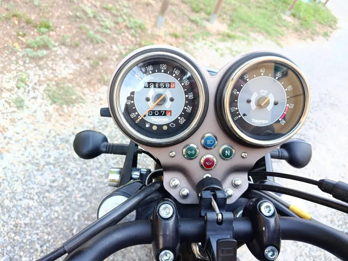 Triumph Bonneville SE (2009 - 13) (4)