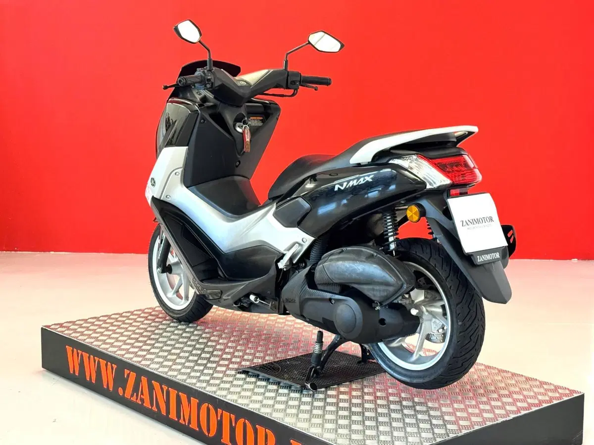 Yamaha N-Max 125 (2015 - 17) (6)