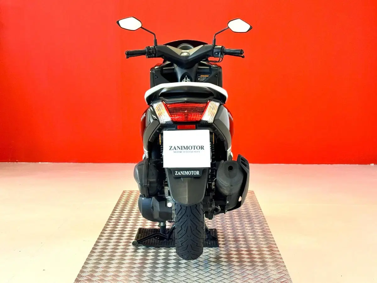 Yamaha N-Max 125 (2015 - 17) (7)