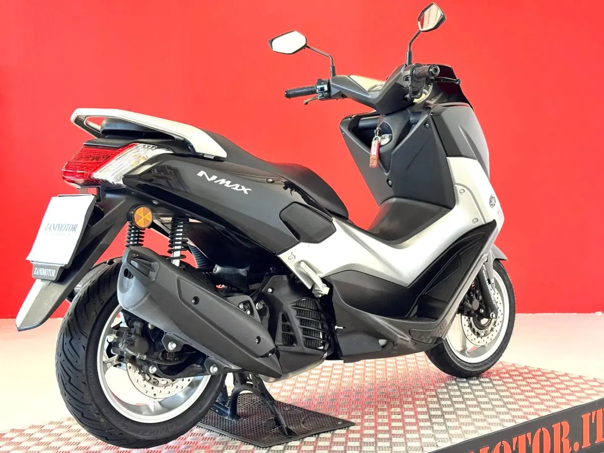 Yamaha N-Max 125 (2015 - 17) (11)