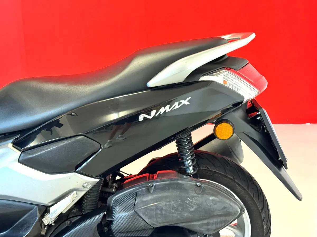 Yamaha N-Max 125 (2015 - 17) (15)