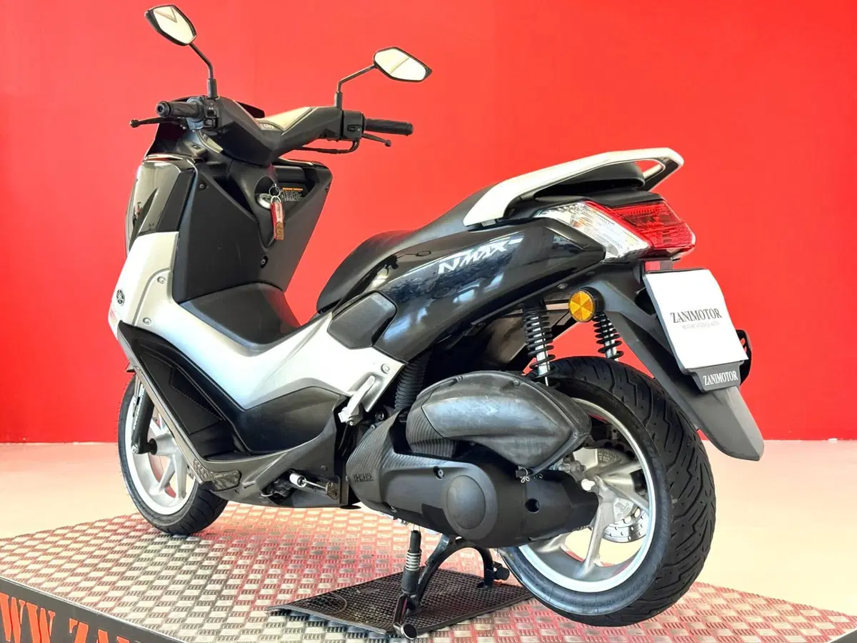 Yamaha N-Max 125 (2015 - 17) (16)