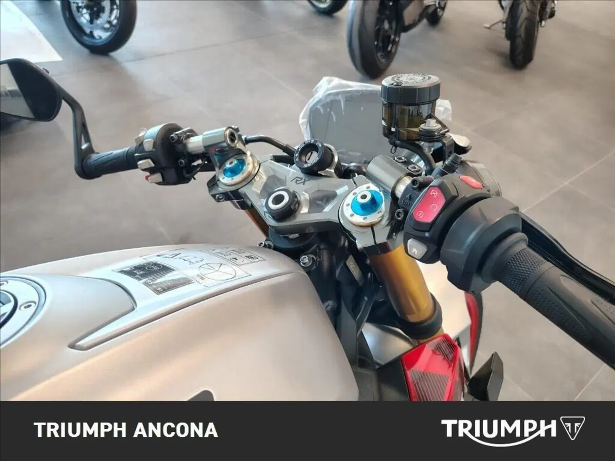 Triumph Street Triple 765 RX (2026) (3)