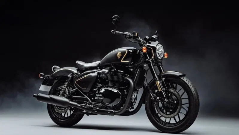 Royal Enfield apre le prenotazioni per la Shotgun 650 x Rough Crafts: 100 esemplari numerati