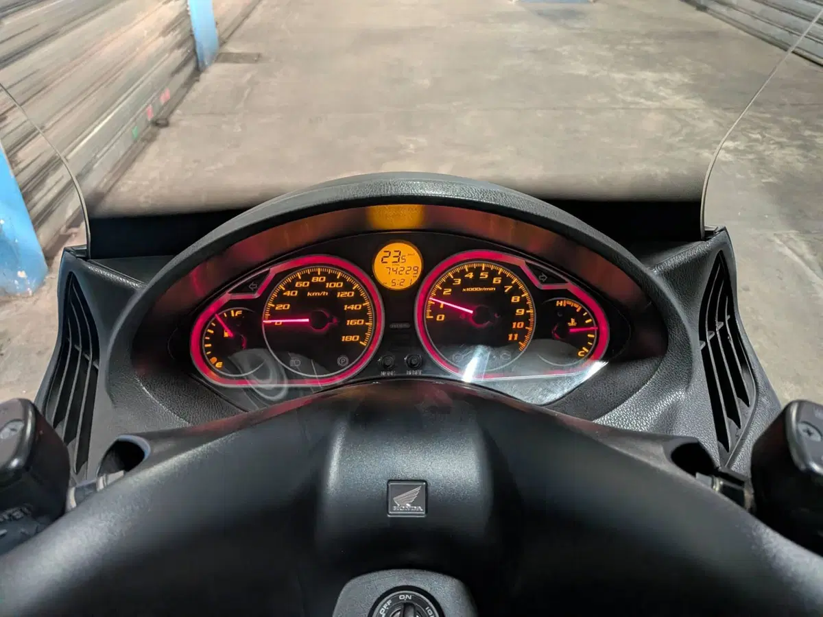 Honda SW-T 400 ABS (2008 - 16) (5)