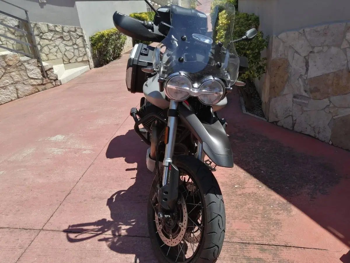 Moto Guzzi V85 TT Travel (2021 - 23)