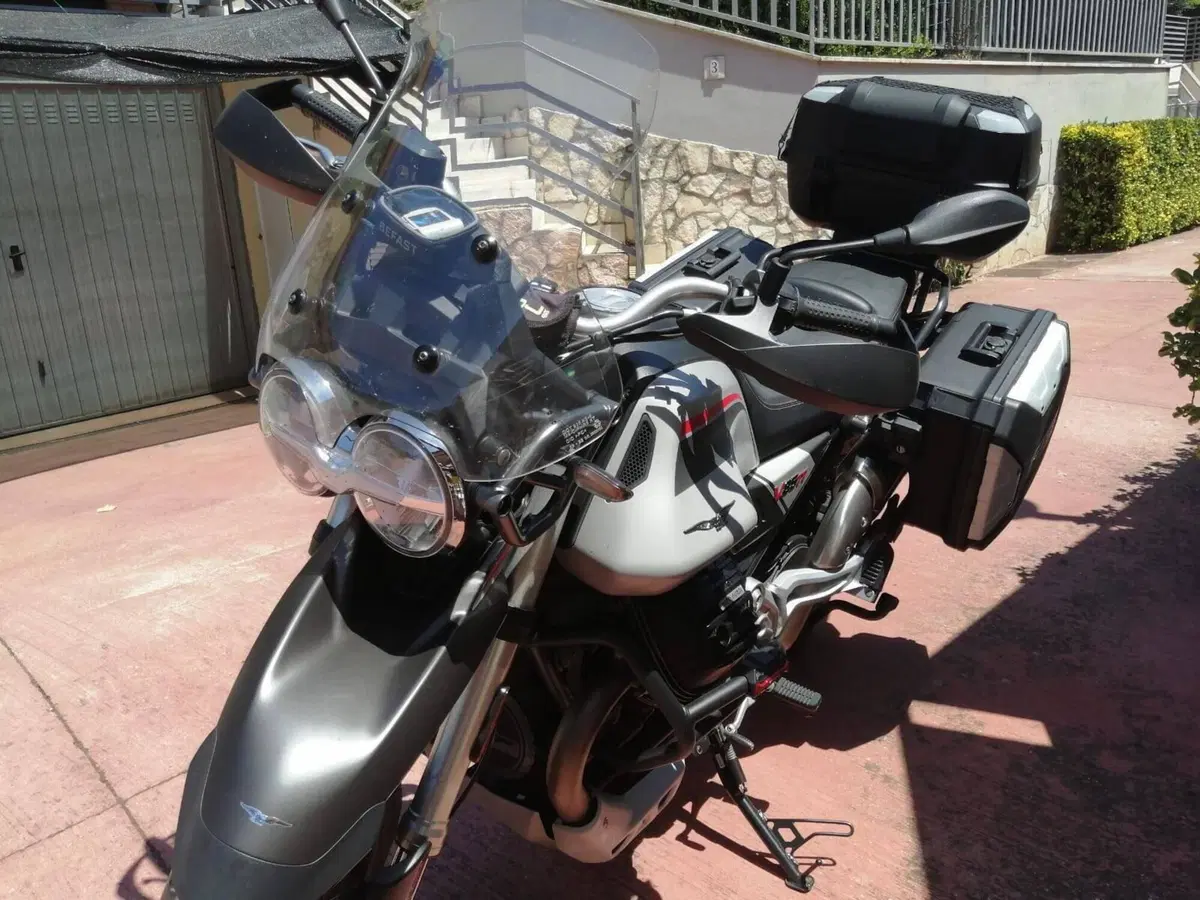 Moto Guzzi V85 TT Travel (2021 - 23) (4)