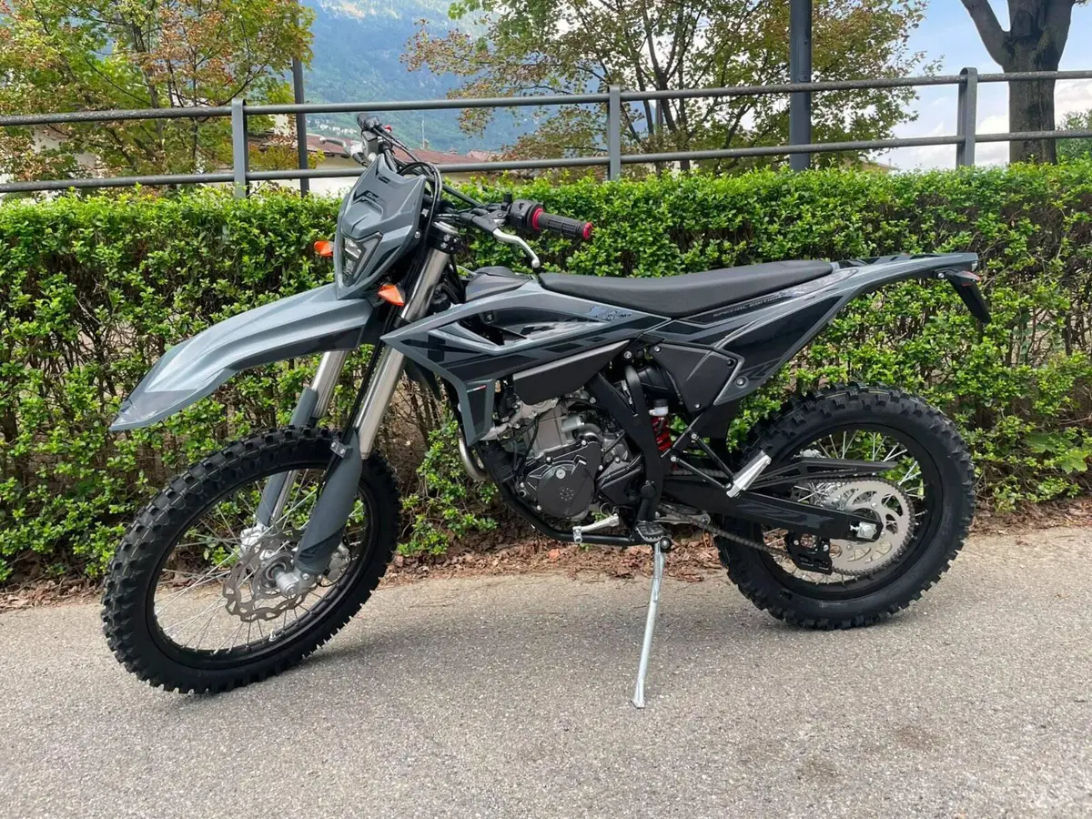 Betamotor RR 125 4T Enduro T - X Special Edition (2025 - 26) (2)