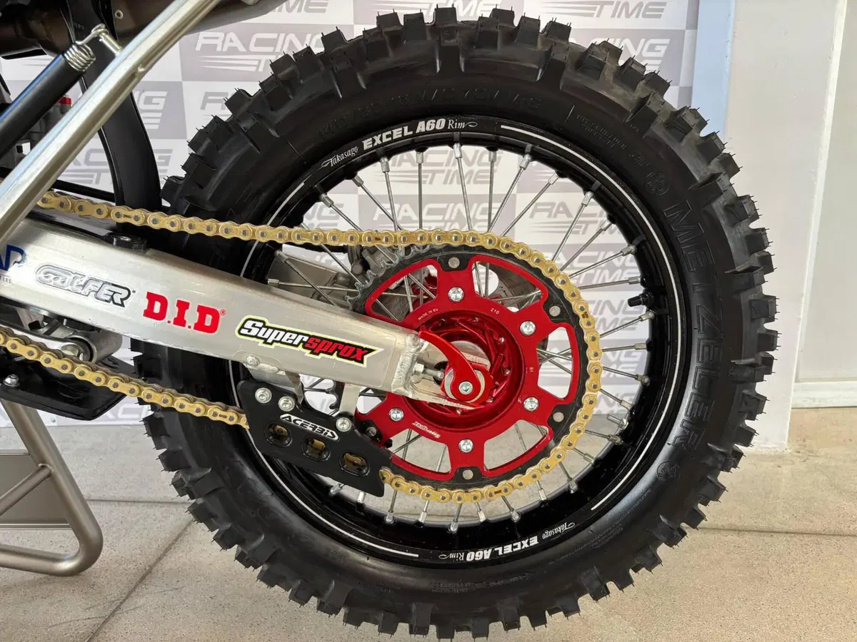 Honda CRF 250RX Enduro (2025) (9)
